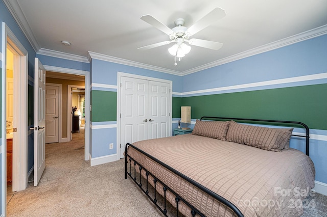 bedroom featuring light carpet, a closet, ornamental molding, and ceiling fan