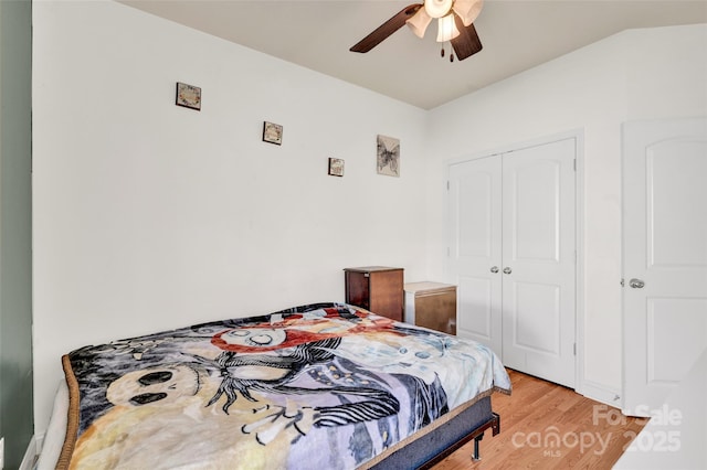 bedroom featuring ceiling fan, a closet, and light hardwood / wood-style flooring