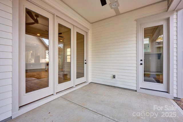 view of patio with ceiling fan