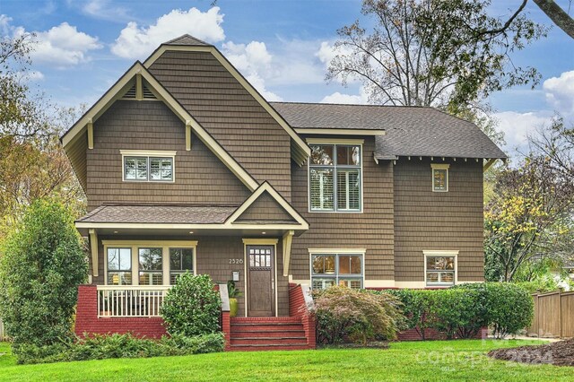 craftsman inspired home with a front yard