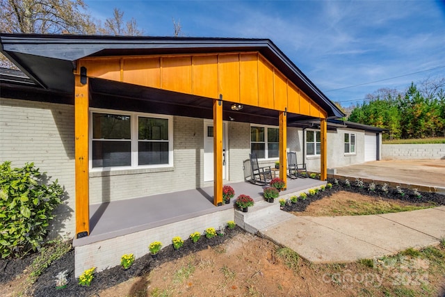 view of front of house featuring covered porch