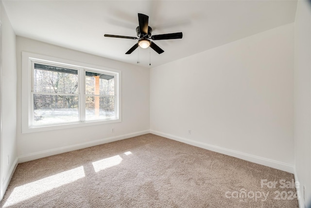 spare room featuring carpet and ceiling fan