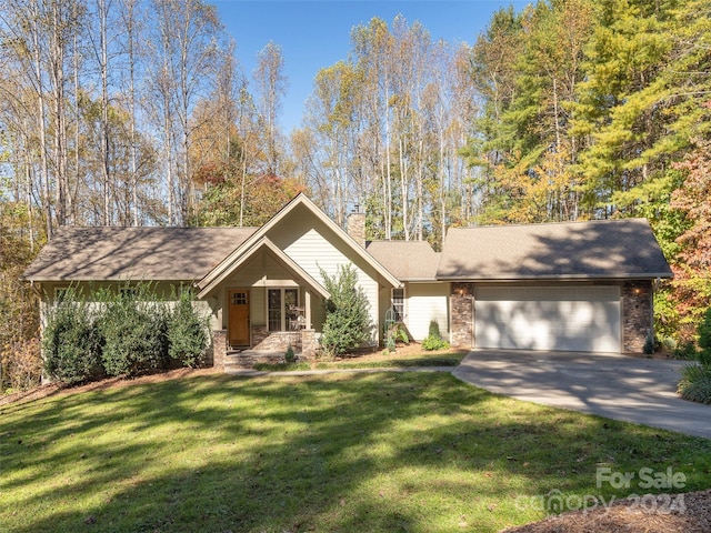 view of front of property featuring a front lawn and a garage