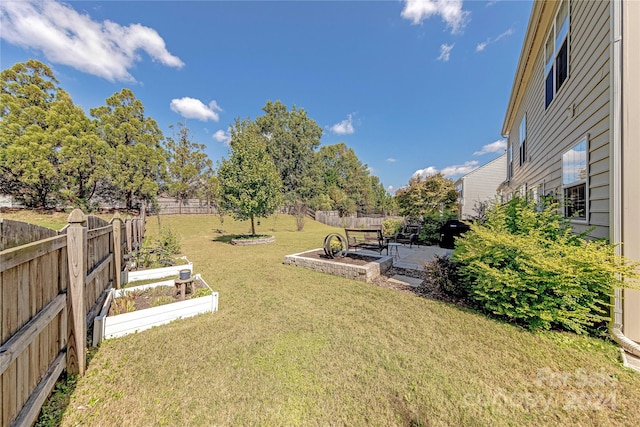 view of yard with a patio