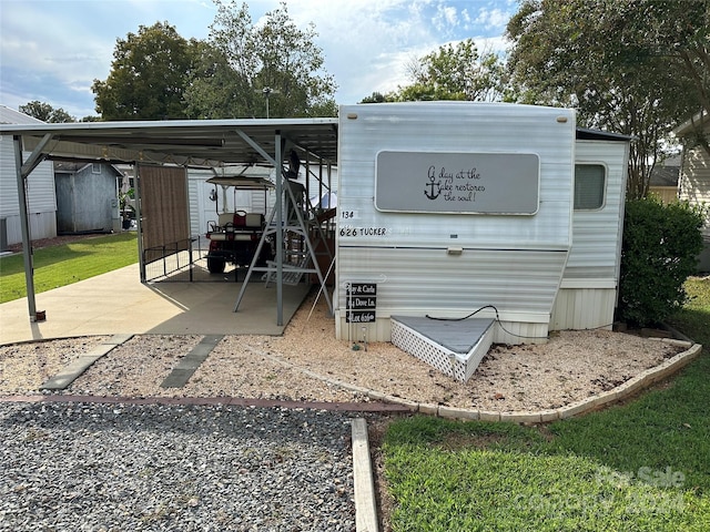 exterior space featuring a lawn