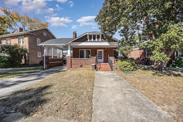 view of front facade with a porch and a front lawn