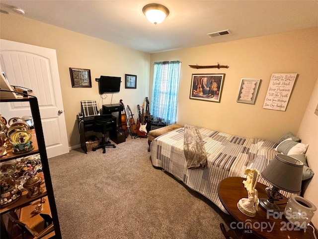 bedroom featuring carpet floors