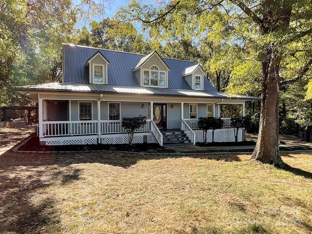 view of front facade featuring a front yard and a porch