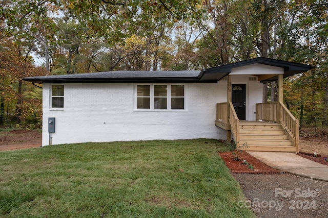 view of front of property with a porch and a front lawn