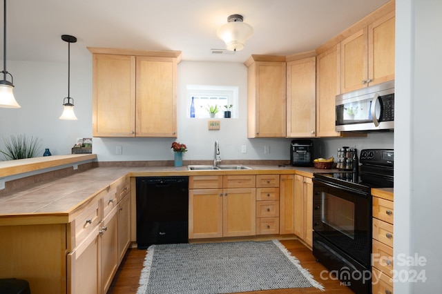 kitchen with black appliances, sink, decorative light fixtures, dark wood-type flooring, and light brown cabinets