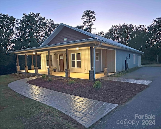 view of front of property with covered porch