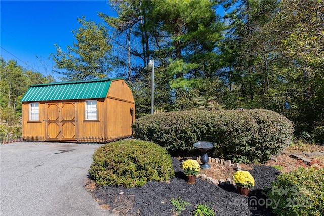 view of outbuilding