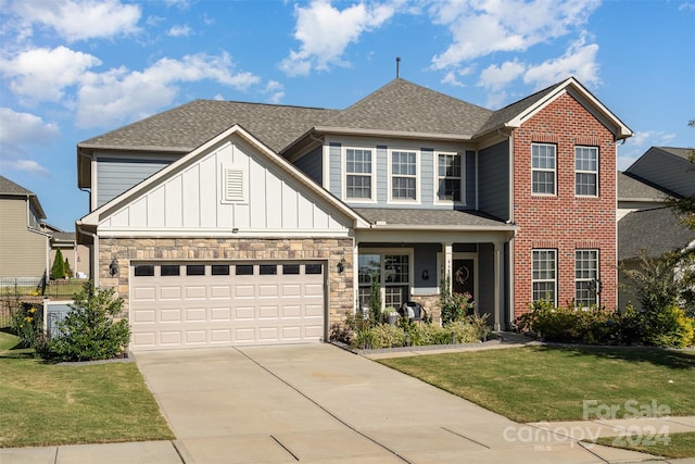 view of front of property featuring a front lawn