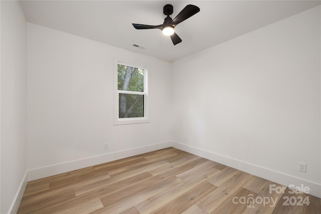 unfurnished room featuring light hardwood / wood-style flooring and ceiling fan