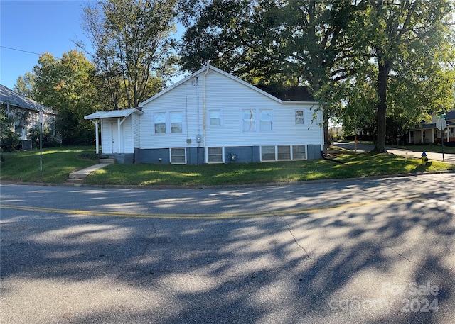 view of side of home featuring a lawn