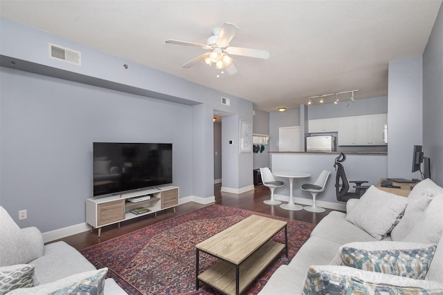 living room with dark wood-type flooring and ceiling fan