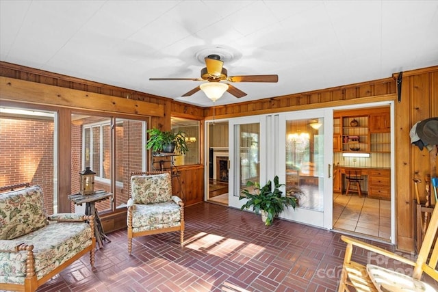 sunroom with ceiling fan