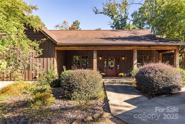 view of front of property featuring a porch