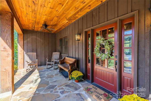 property entrance featuring ceiling fan and covered porch