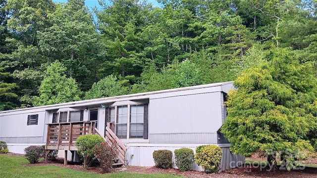 manufactured / mobile home with a wooden deck