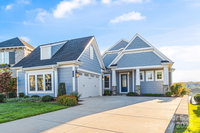 view of front facade featuring a front yard and a garage