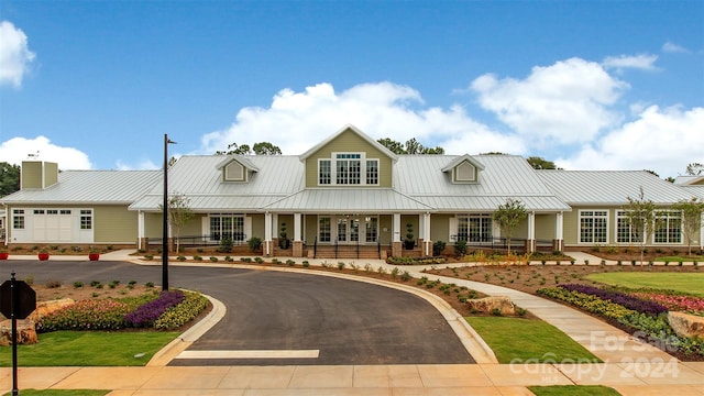 view of front facade featuring a front lawn and a porch