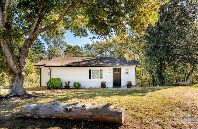 ranch-style home with a front lawn