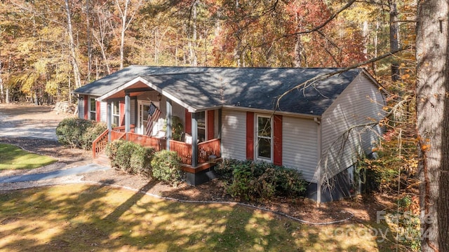 ranch-style house with covered porch