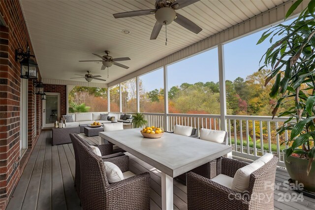 sunroom featuring ceiling fan