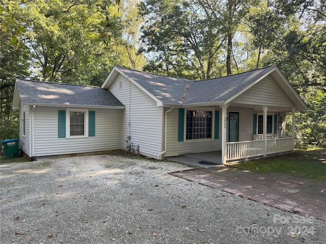 ranch-style home featuring covered porch