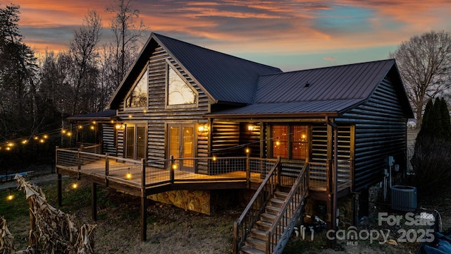 view of back house at dusk