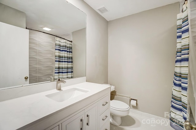 bathroom with vanity, toilet, and a shower with shower curtain