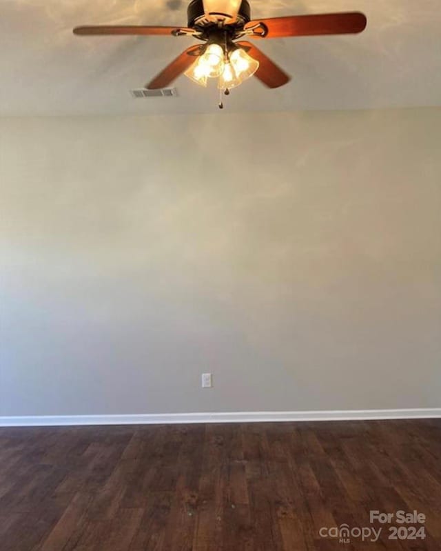 unfurnished room with dark wood-type flooring and ceiling fan