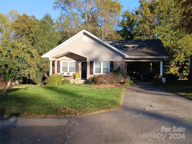 view of front of property featuring a front lawn and a carport