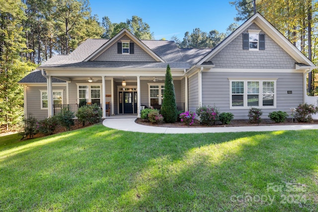 craftsman inspired home featuring a front yard and ceiling fan