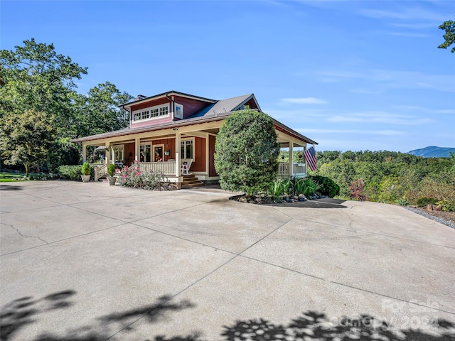 view of front of home featuring a porch