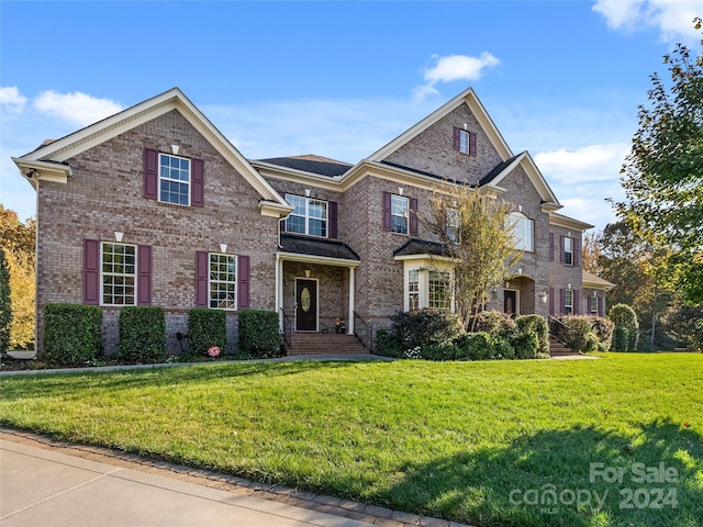 view of front of home featuring a front lawn