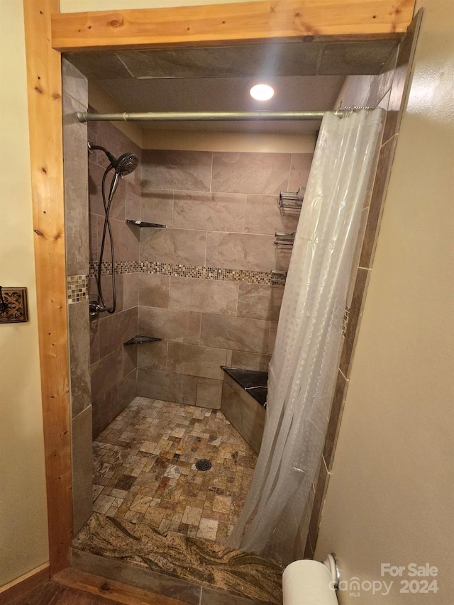 bathroom featuring a shower with curtain