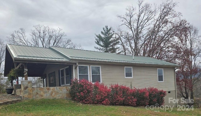 view of side of home featuring a yard