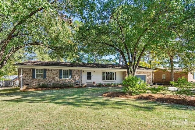 ranch-style house featuring a front yard