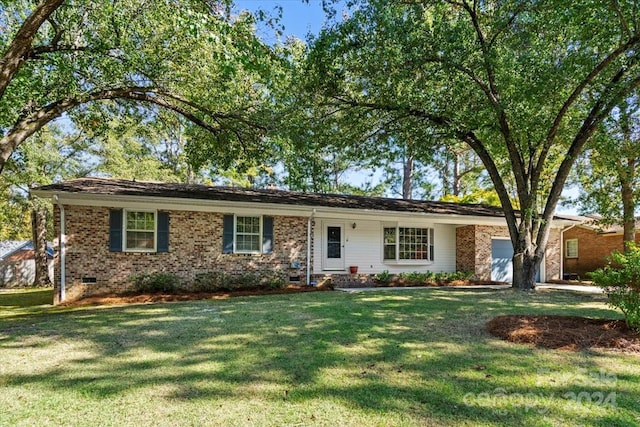 ranch-style home with a front yard