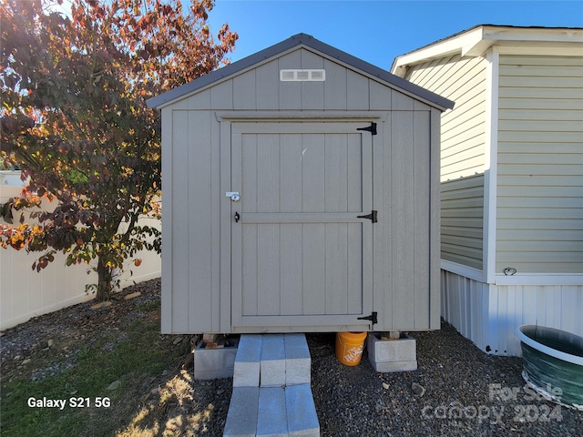 view of outbuilding