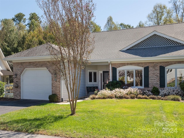 view of front facade featuring a front yard and a garage