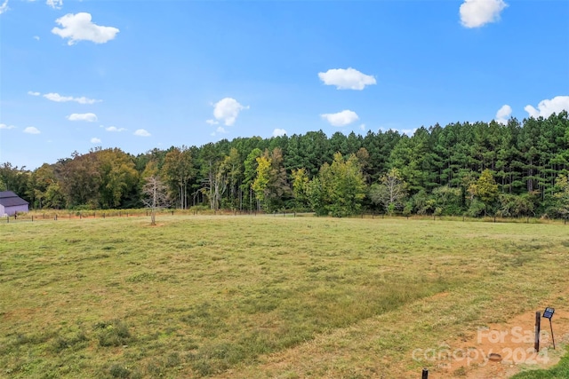 view of yard featuring a rural view