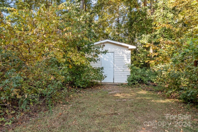 view of outbuilding