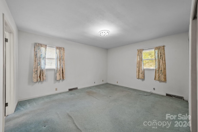 unfurnished room with carpet flooring