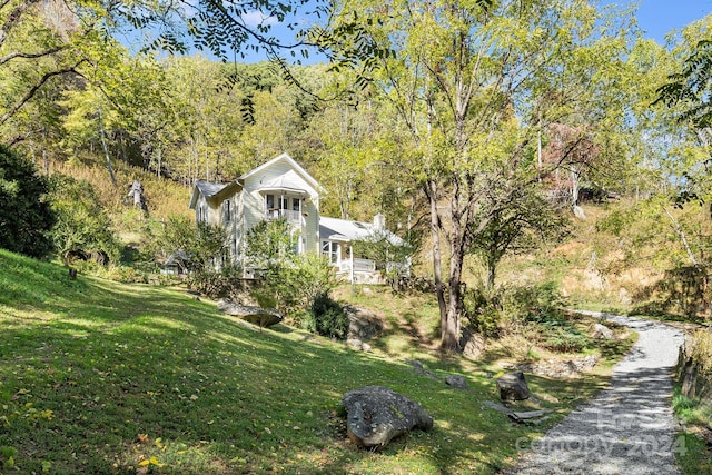 exterior space featuring a front yard