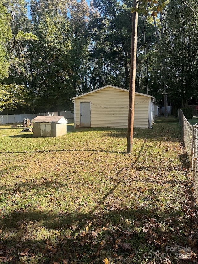 3238 Campbell Dr, Charlotte, NC 28205 - view of yard featuring view of wooded area