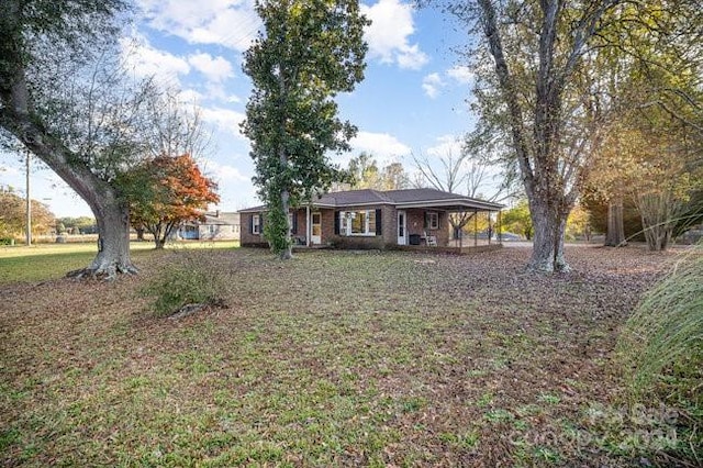 view of front of house featuring a front yard