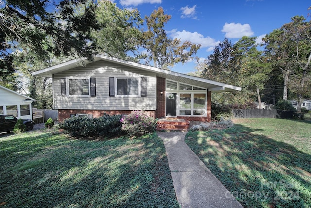 view of front of house with a front yard